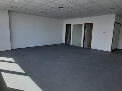 Sala para alugar com 68m² no bairro Chácara das Pedras em Porto Alegre - Foto 4