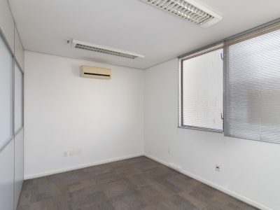 Sala para alugar com 43m² no bairro Floresta em Porto Alegre - Foto 3