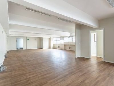 Sala para alugar com 936m² no bairro Rio Branco em Porto Alegre - Foto 2