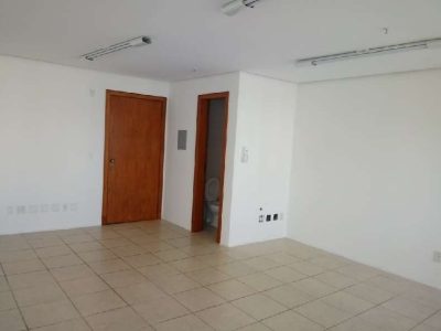 Sala para alugar com 46m² no bairro Santana em Porto Alegre - Foto 4