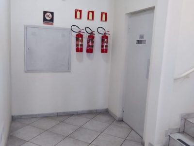 Sala para alugar com 40m² no bairro Floresta em Porto Alegre - Foto 2