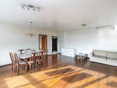 Apartamento para alugar com 127m², 3 quartos no bairro Moinhos de Vento em Porto Alegre - Foto 15