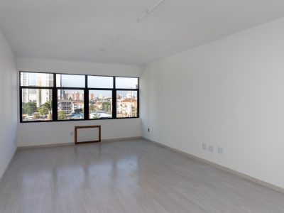 Sala para alugar com 40m² no bairro Passo d'Areia em Porto Alegre - Foto 2