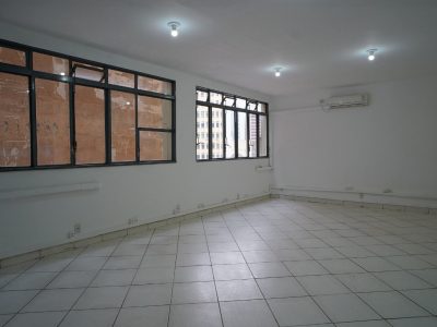 Sala para alugar com 157m² no bairro Centro Histórico em Porto Alegre - Foto 8