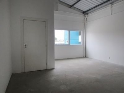 Loja para alugar com 277m² no bairro Medianeira em Porto Alegre - Foto 7