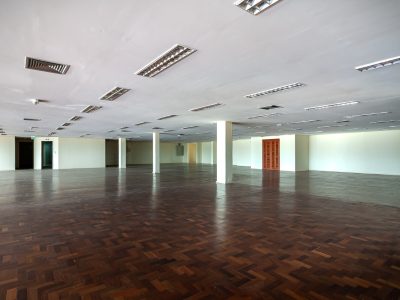 Sala para alugar com 958m² no bairro Navegantes em Porto Alegre - Foto 5