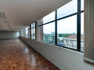 Sala para alugar com 958m² no bairro Navegantes em Porto Alegre - Foto 7