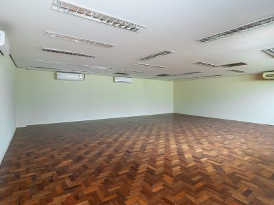 Sala para alugar com 958m² no bairro Navegantes em Porto Alegre - Foto 10