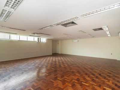 Sala para alugar com 958m² no bairro Navegantes em Porto Alegre - Foto 11