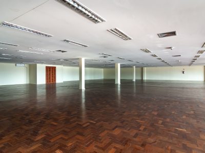 Sala para alugar com 958m² no bairro Navegantes em Porto Alegre - Foto 3