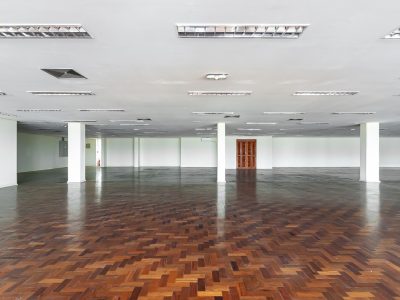 Sala para alugar com 958m² no bairro Navegantes em Porto Alegre - Foto 4