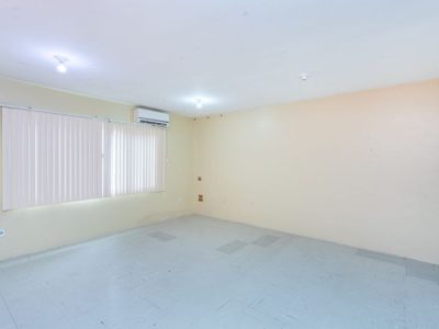 Casa Comercial para alugar com 695m², 1 quarto no bairro Passo d'Areia em Porto Alegre - Foto 10