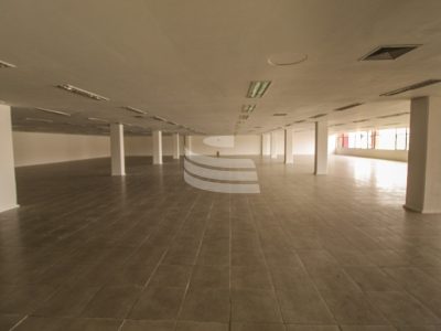 Sala para alugar com 900m² no bairro Navegantes em Porto Alegre - Foto 2