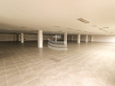 Sala para alugar com 900m² no bairro Navegantes em Porto Alegre - Foto 3