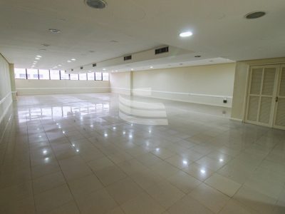 Sala para alugar com 414m² no bairro Navegantes em Porto Alegre - Foto 6