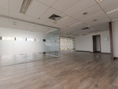 Sala para alugar com 145m² no bairro Centro Histórico em Porto Alegre - Foto 8