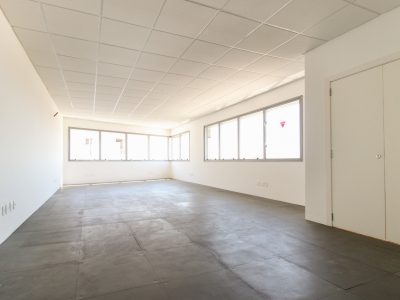 Sala para alugar com 51m² no bairro Floresta em Porto Alegre - Foto 4