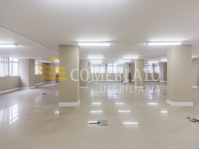 Sala para alugar com 598m² no bairro Centro Histórico em Porto Alegre - Foto 17