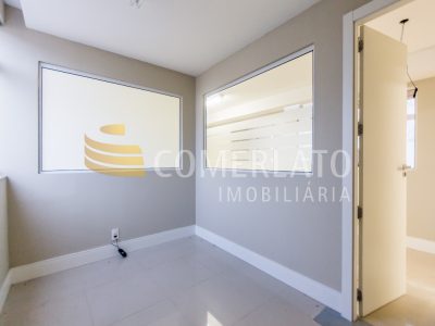 Sala para alugar com 598m² no bairro Centro Histórico em Porto Alegre - Foto 32