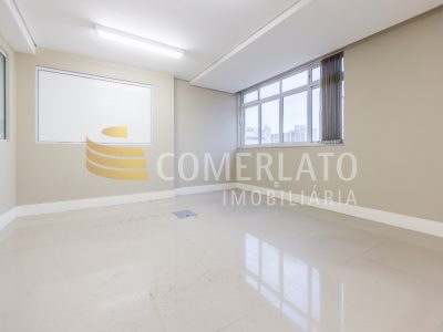 Sala para alugar com 598m² no bairro Centro Histórico em Porto Alegre - Foto 33