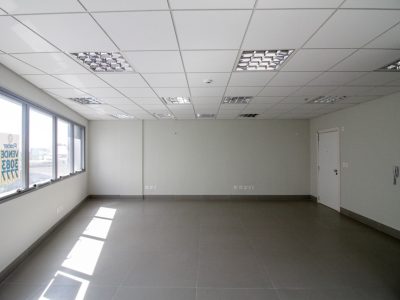 Sala para alugar com 51m² no bairro Floresta em Porto Alegre - Foto 4