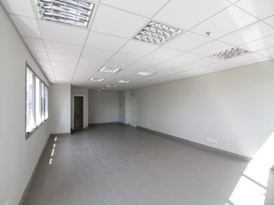 Sala para alugar com 62m² no bairro Floresta em Porto Alegre - Foto 4