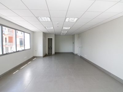 Sala para alugar com 62m² no bairro Floresta em Porto Alegre - Foto 5