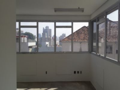 Sala para alugar com 70m², 2 vagas no bairro Higienópolis em Porto Alegre - Foto 3