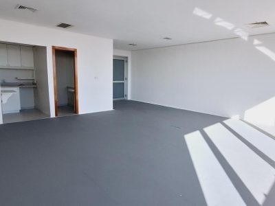 Sala para alugar com 68m² no bairro Três Figueiras em Porto Alegre - Foto 3