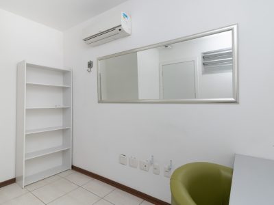 Sala para alugar com 35m², 1 quarto no bairro Passo d'Areia em Porto Alegre - Foto 7