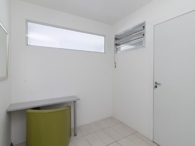 Sala para alugar com 35m², 1 quarto no bairro Passo d'Areia em Porto Alegre - Foto 8