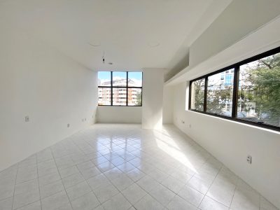 Sala para alugar com 41m², 1 vaga no bairro Rio Branco em Porto Alegre - Foto 3