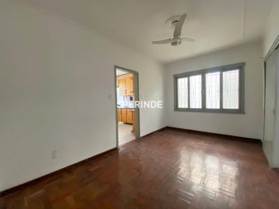 Casa para alugar com 177m², 4 quartos, 2 vagas no bairro Sarandi em Porto Alegre - Foto 8