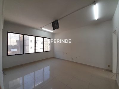 Sala para alugar com 49m² no bairro Centro em Caxias do Sul - Foto 5