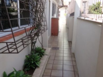 Casa à venda com 179m², 4 quartos, 1 vaga no bairro Medianeira em Porto Alegre - Foto 7