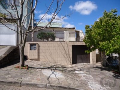 Casa à venda com 179m², 4 quartos, 1 vaga no bairro Medianeira em Porto Alegre - Foto 10