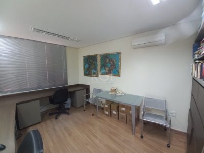 Conjunto/Sala à venda com 67m² no bairro Centro Histórico em Porto Alegre - Foto 3