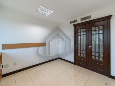 Conjunto/Sala à venda com 103m², 3 vagas no bairro Auxiliadora em Porto Alegre - Foto 2