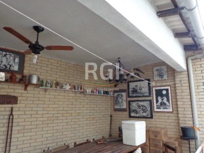 Casa à venda com 280m², 4 quartos, 1 suíte, 3 vagas no bairro Tristeza em Porto Alegre - Foto 28