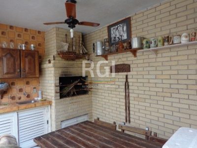 Casa à venda com 280m², 4 quartos, 1 suíte, 3 vagas no bairro Tristeza em Porto Alegre - Foto 3