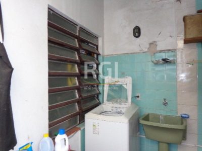 Casa à venda com 280m², 4 quartos, 1 suíte, 3 vagas no bairro Tristeza em Porto Alegre - Foto 4