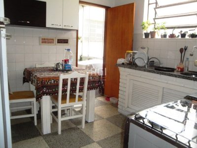 Apartamento à venda com 98m², 3 quartos, 1 vaga no bairro Medianeira em Porto Alegre - Foto 5