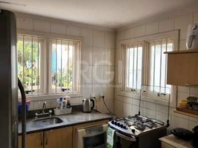 Casa à venda com 132m², 3 quartos, 1 suíte, 4 vagas no bairro Ipanema em Porto Alegre - Foto 10