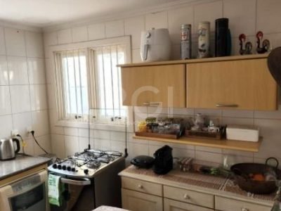 Casa à venda com 132m², 3 quartos, 1 suíte, 4 vagas no bairro Ipanema em Porto Alegre - Foto 12