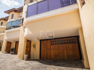 Casa Condominio à venda com 240m², 3 quartos, 1 suíte, 3 vagas no bairro Ipanema em Porto Alegre - Foto 2