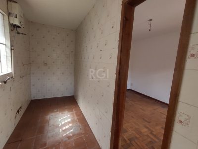 Casa à venda com 135m², 3 quartos, 1 vaga no bairro Medianeira em Porto Alegre - Foto 20