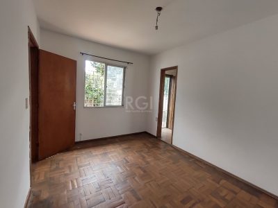 Casa à venda com 135m², 3 quartos, 1 vaga no bairro Medianeira em Porto Alegre - Foto 10