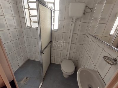 Casa à venda com 135m², 3 quartos, 1 vaga no bairro Medianeira em Porto Alegre - Foto 26