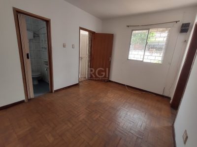 Casa à venda com 135m², 3 quartos, 1 vaga no bairro Medianeira em Porto Alegre - Foto 6