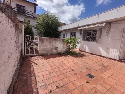 Casa à venda com 135m², 3 quartos, 1 vaga no bairro Medianeira em Porto Alegre - Foto 30